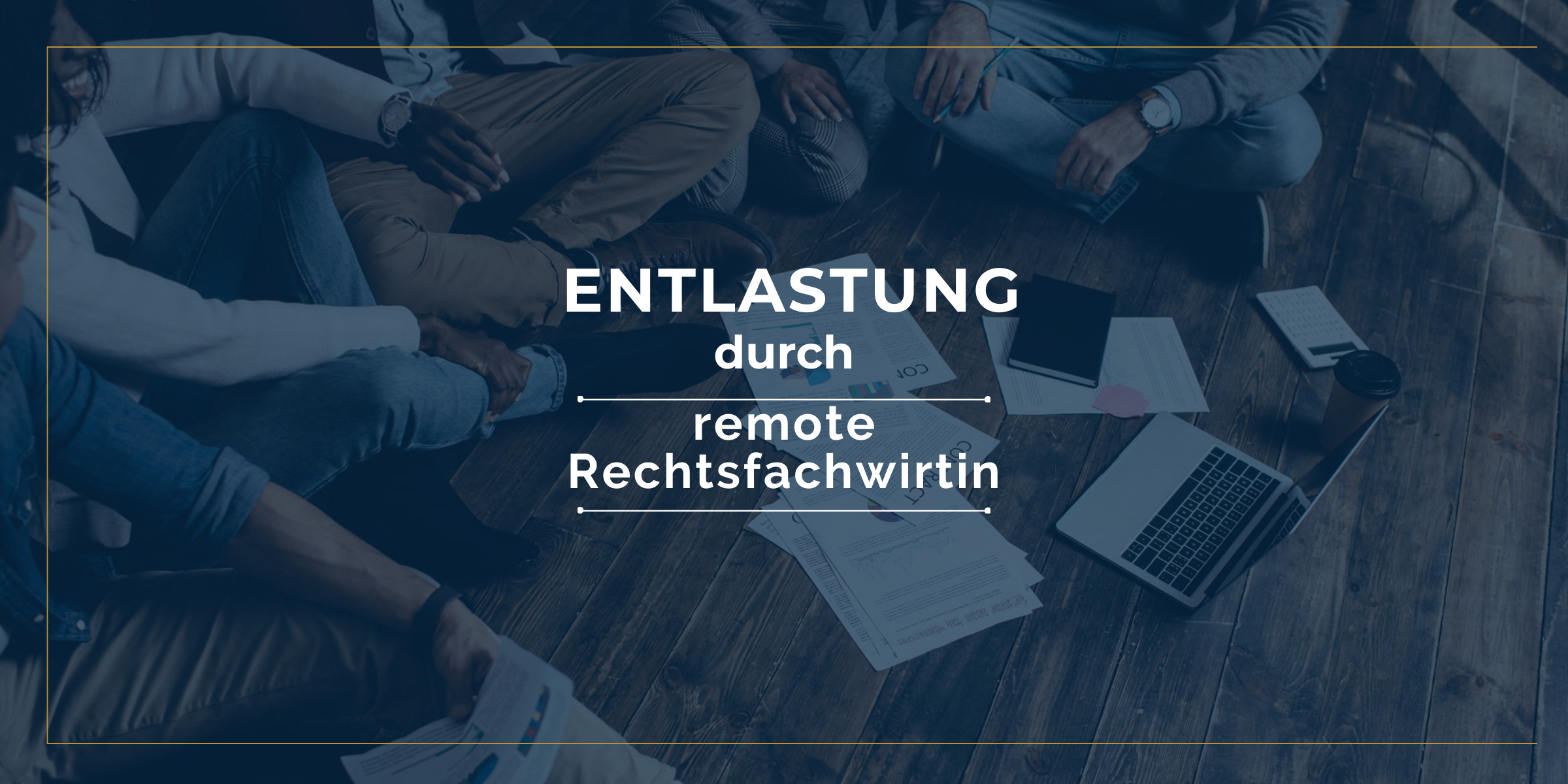 Bild mit einem arbeiten Team als Hintergrund, im Vordergrund ist der Schriftzug "Entlastung durch remote Rechtsfachwirtin" zu lesen.
